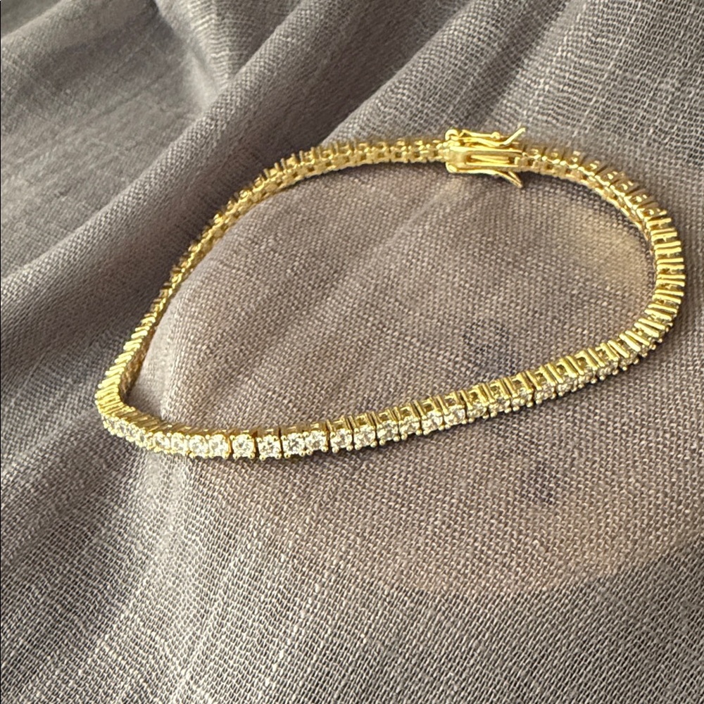 Very sparkling lab generated diamond Tennis Bracelet